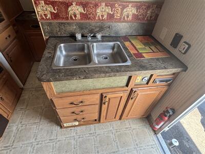 2005 EXTREME M-220 TOY HAULER   - Photo 12 - Albuquerque, NM 87108