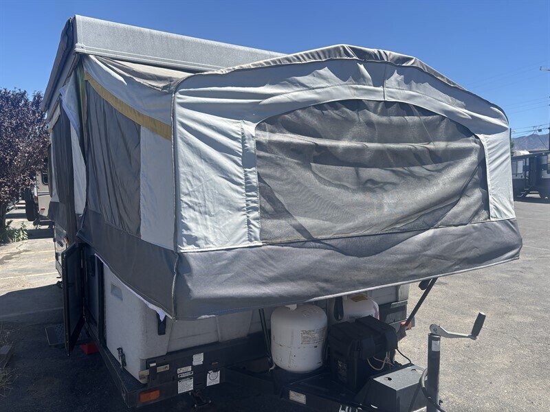 2013 PALOMINO ACADIA TRAVERSE - Photo 2 - Albuquerque, NM 87108