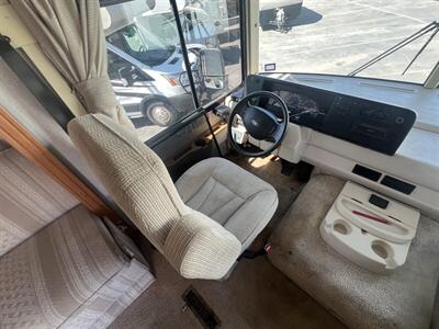 2004 WINNEBAGO 30B SIGHTSEER   - Photo 10 - Albuquerque, NM 87108