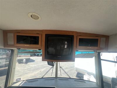 2004 WINNEBAGO 30B SIGHTSEER   - Photo 13 - Albuquerque, NM 87108