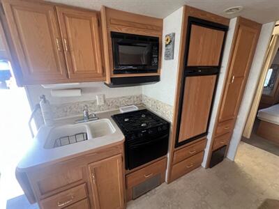 2004 WINNEBAGO 30B SIGHTSEER   - Photo 17 - Albuquerque, NM 87108
