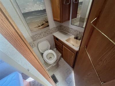 2004 WINNEBAGO 30B SIGHTSEER   - Photo 20 - Albuquerque, NM 87108