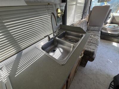 2004 Ford Motorhome Chassis Velocity   - Photo 13 - Albuquerque, NM 87108