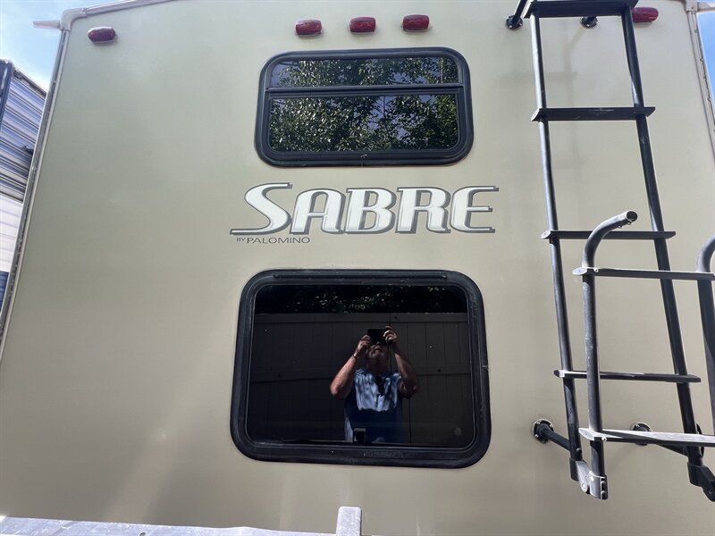 2014 PALOMINO 33BHOK SABRE - Photo 5 - Albuquerque, NM 87108