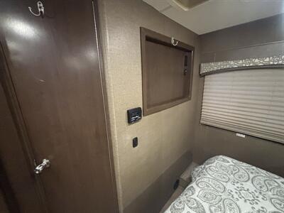 2018 Thor 24F Chateau   - Photo 13 - Albuquerque, NM 87108