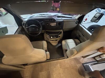 2018 Thor 24F Chateau   - Photo 8 - Albuquerque, NM 87108