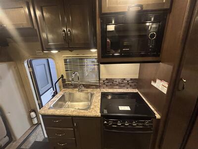 2018 Thor 24F Chateau   - Photo 18 - Albuquerque, NM 87108