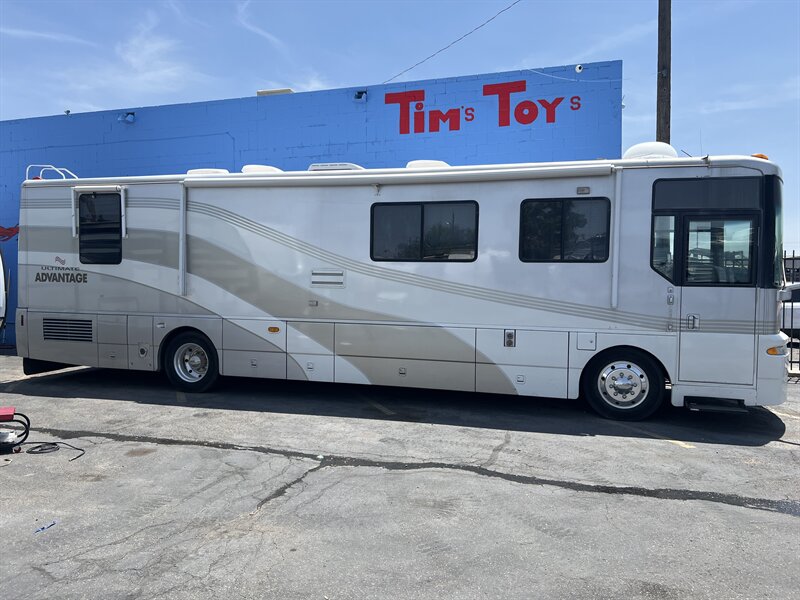 1999 WINNEBAGO 40J MOTORHOME - Photo 1 - Albuquerque, NM 87108
