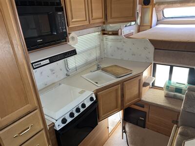 1999 LANCE CAMPER OVERHEAD   - Photo 9 - Albuquerque, NM 87108