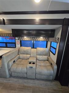 2020 Dynamax 37BHHD Force HD   - Photo 16 - Albuquerque, NM 87108