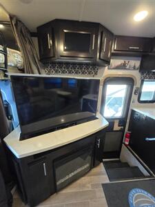 2020 Dynamax 37BHHD Force HD   - Photo 13 - Albuquerque, NM 87108