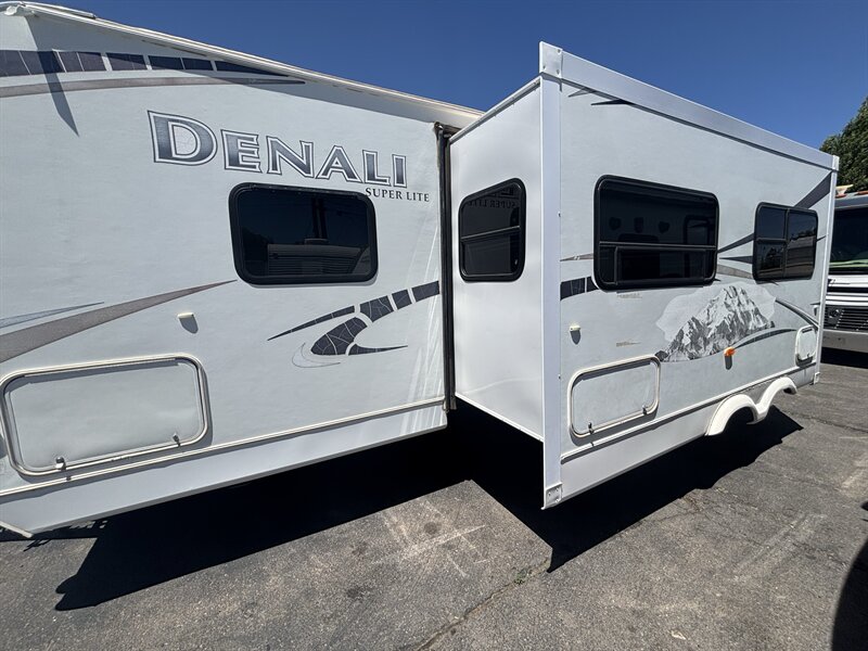 2009 Dutchmen 260fbv DENALI SUPER LITE - Photo 2 - Albuquerque, NM 87108