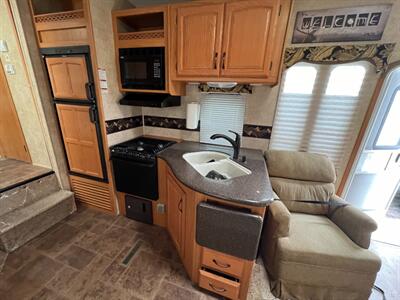 2010 KEYSTONE 265RL LAREDO   - Photo 13 - Albuquerque, NM 87108