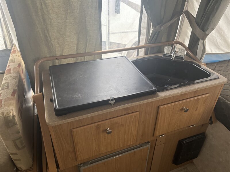 2007 Fleetwood Pop-Up Bayside CP - Photo 11 - Albuquerque, NM 87108