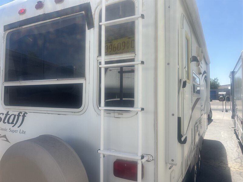 2010 Forest River 8524RLS CLASSIC SUPER LITE FLAGSTAFF - Photo 4 - Albuquerque, NM 87108