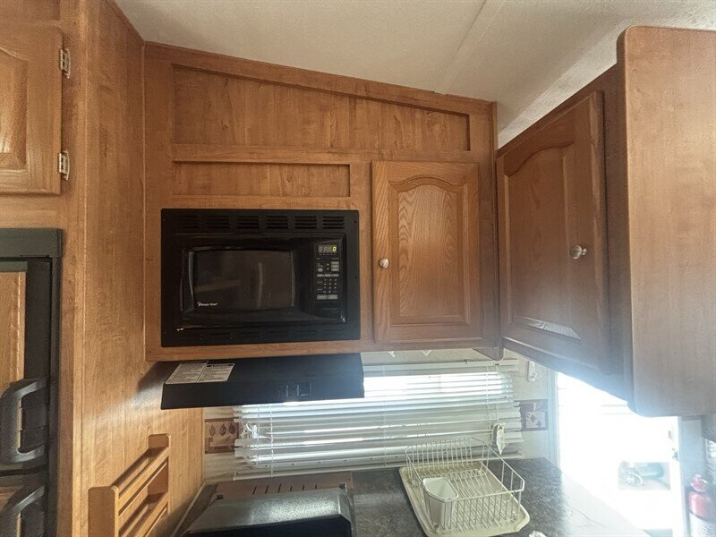 2010 Forest River 8524RLS CLASSIC SUPER LITE FLAGSTAFF - Photo 12 - Albuquerque, NM 87108
