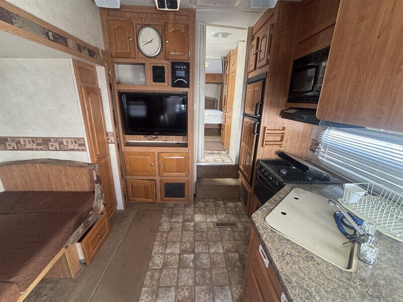 2010 Forest River 8524RLS CLASSIC SUPER LITE FLAGSTAFF - Photo 26 - Albuquerque, NM 87108