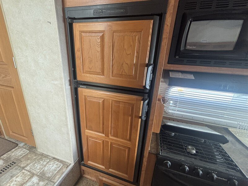 2010 Forest River 8524RLS CLASSIC SUPER LITE FLAGSTAFF - Photo 14 - Albuquerque, NM 87108
