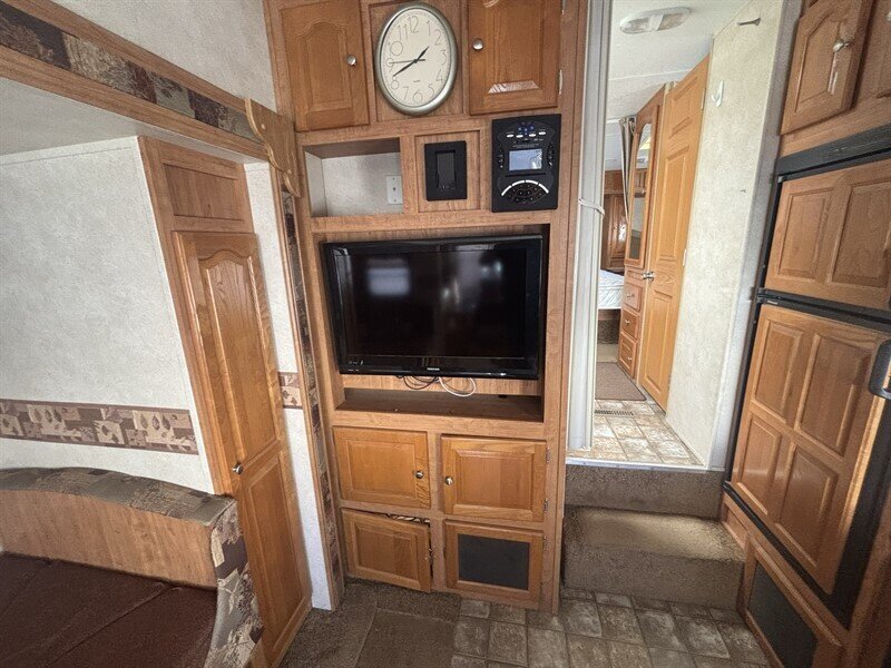 2010 Forest River 8524RLS CLASSIC SUPER LITE FLAGSTAFF - Photo 19 - Albuquerque, NM 87108
