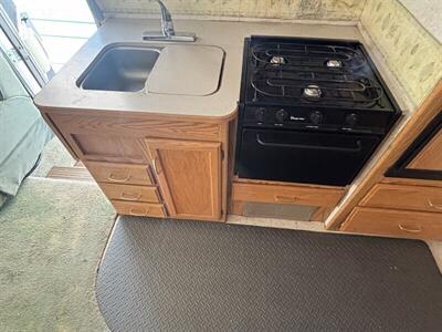 2002 WINNEBAGO SIGHTSEER 30B   - Photo 8 - Albuquerque, NM 87108