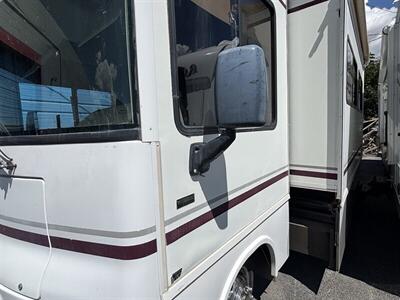 2002 WINNEBAGO SIGHTSEER 30B   - Photo 2 - Albuquerque, NM 87108