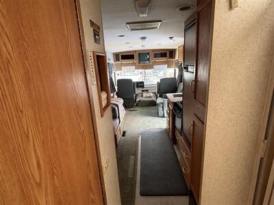 2002 WINNEBAGO SIGHTSEER 30B   - Photo 11 - Albuquerque, NM 87108