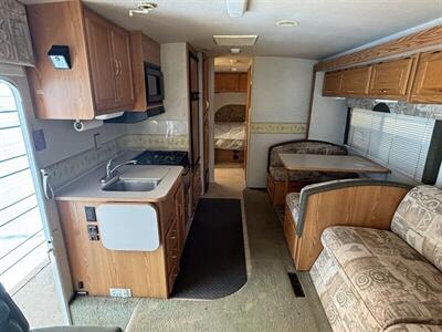 2002 WINNEBAGO SIGHTSEER 30B   - Photo 6 - Albuquerque, NM 87108