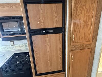 2002 WINNEBAGO SIGHTSEER 30B   - Photo 10 - Albuquerque, NM 87108