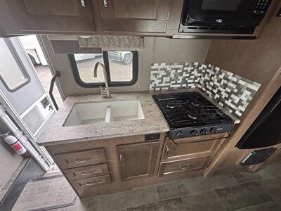 2019 Winnebago 25J Outlook   - Photo 13 - Albuquerque, NM 87108