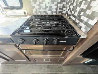2019 WINNEBAGO OUTLOOK   - Photo 17 - Albuquerque, NM 87108