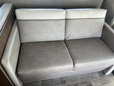 2019 WINNEBAGO OUTLOOK   - Photo 12 - Albuquerque, NM 87108