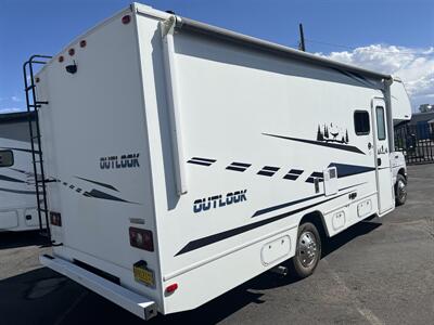 2019 WINNEBAGO OUTLOOK   - Photo 5 - Albuquerque, NM 87108