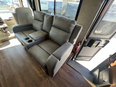 2017 Winnebago SUNSTAR SUNSTAR   - Photo 12 - Albuquerque, NM 87108