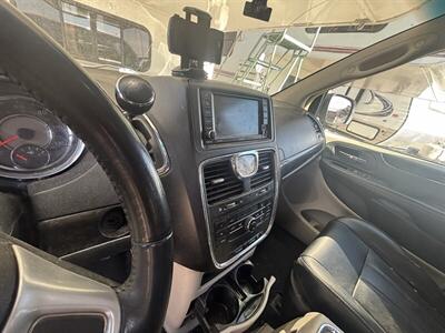 2013 Chrysler Town & Country Touring   - Photo 8 - Albuquerque, NM 87108