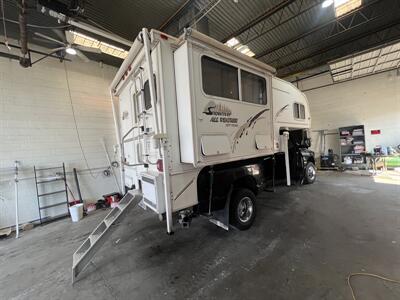 2005 SNOW RIVER TRUCK CAMPER 906 dinette slide  Overhead camper - Photo 17 - Albuquerque, NM 87108