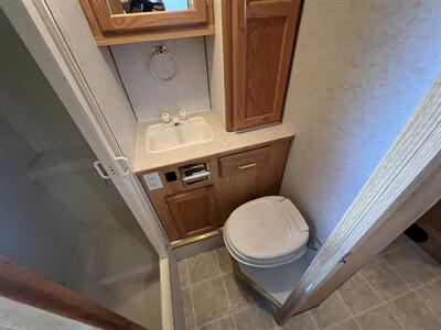 2005 SNOW RIVER TRUCK CAMPER 906 dinette slide  Overhead camper - Photo 14 - Albuquerque, NM 87108