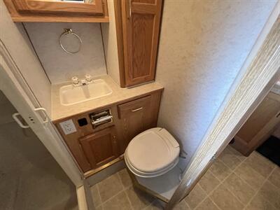 2005 SNOW RIVER TRUCK CAMPER 906 dinette slide  Overhead camper - Photo 15 - Albuquerque, NM 87108