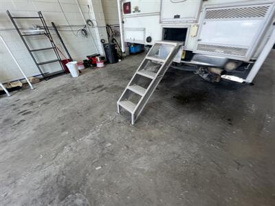 2005 SNOW RIVER TRUCK CAMPER 906 dinette slide  Overhead camper - Photo 18 - Albuquerque, NM 87108