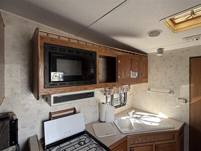 2002 FORESTRIVER 21FB ALL AMERICAN SPORT  toy hauler - Photo 11 - Albuquerque, NM 87108