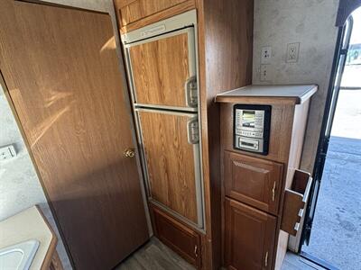 2002 FORESTRIVER 21FB ALL AMERICAN SPORT  toy hauler - Photo 14 - Albuquerque, NM 87108