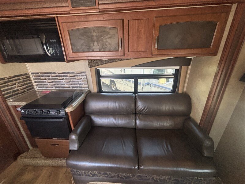 2014 JAYCO 31FS GREYHAWK - Photo 9 - Albuquerque, NM 87108