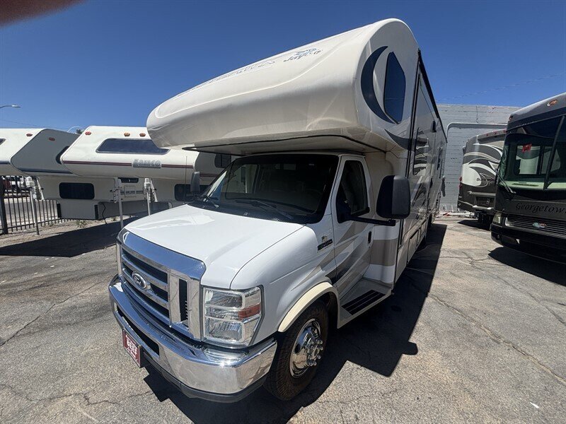 2013 Ford E-Series's photo