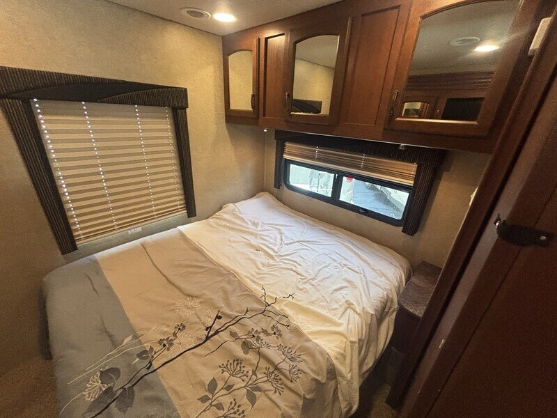 2014 JAYCO 31FS GREYHAWK - Photo 13 - Albuquerque, NM 87108