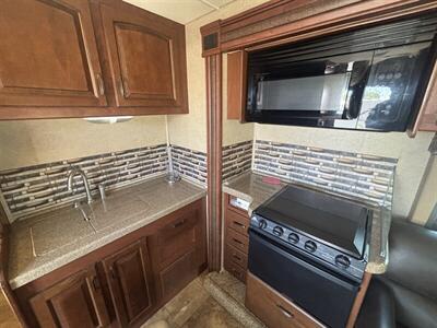 2014 JAYCO 31FS GREYHAWK - Photo 10 - Albuquerque, NM 87108