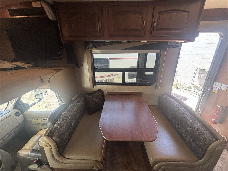 2014 JAYCO 31FS GREYHAWK - Photo 8 - Albuquerque, NM 87108