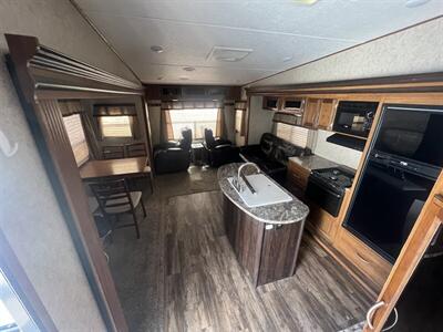 2016 Forest River 28RL CRUSADER LITE   - Photo 13 - Albuquerque, NM 87108