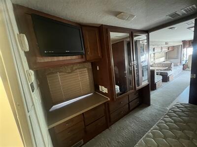 2004 FLEETWOOD 35E CLASSA BOUNDER   - Photo 25 - Albuquerque, NM 87108