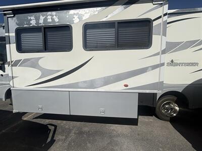 2009 Winnebago SIGHTSEER 31E - Photo 3 - Albuquerque, NM 87108