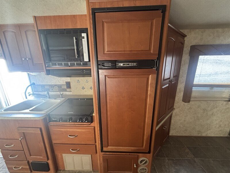 2009 Winnebago SIGHTSEER 31E - Photo 12 - Albuquerque, NM 87108