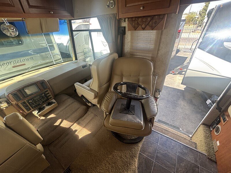 2009 Winnebago SIGHTSEER 31E - Photo 10 - Albuquerque, NM 87108